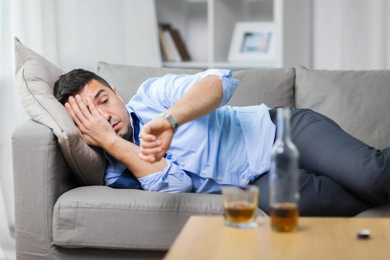 Dlaczego ludzie popadają w alkoholizm?
